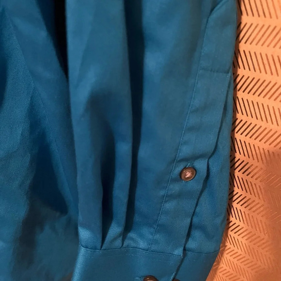 VAN HEUSEN~LUX SATEEN~BLUE SHIRT~17 - Picture 4 of 8